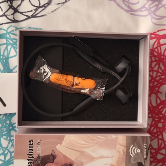 Bone Conduction Sport Headphones New in Box - Picture 3 of 5